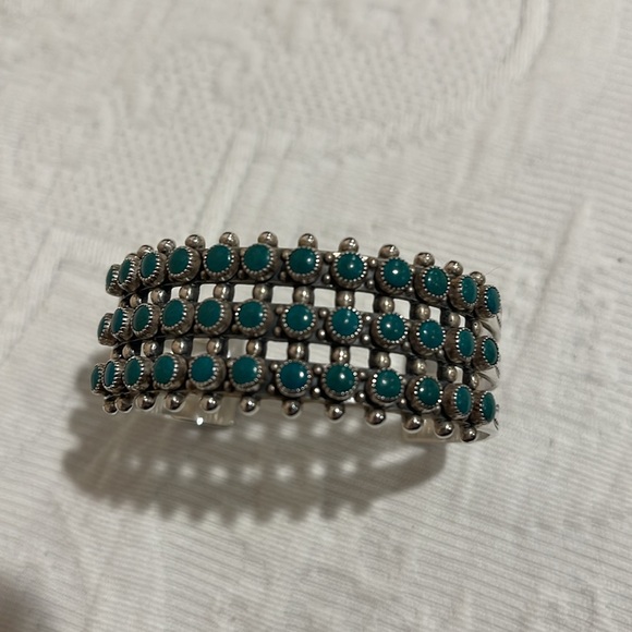 Beautiful Vintage Sterling Silver and Green Opaque Stone Cuff Bracelet - Picture 4 of 10